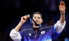 九游娱乐首页-韩国选手在击剑项目中表现出色，夺冠