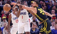 九游体育APP-包含雄鹿球迷集体声援，为球队添动力的词条