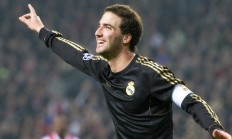 九游app下载-英超争冠之夜，霍勒迪进攻端无人可挡