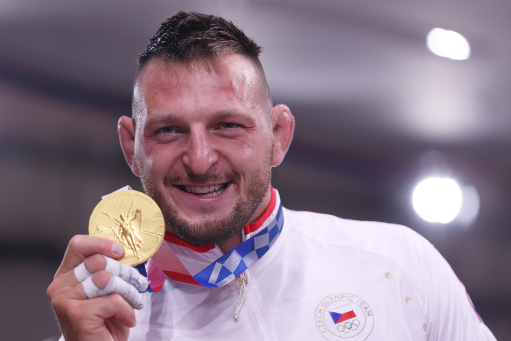 捷克柔道选手战胜对手晋级四强