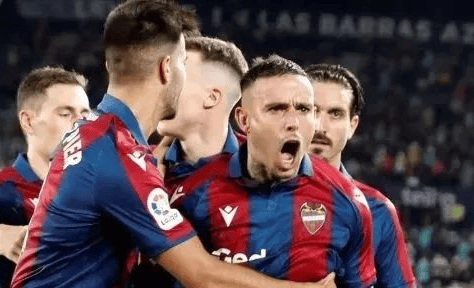 包含柏林赫塔门将表现出色，场均大宝扑救的词条