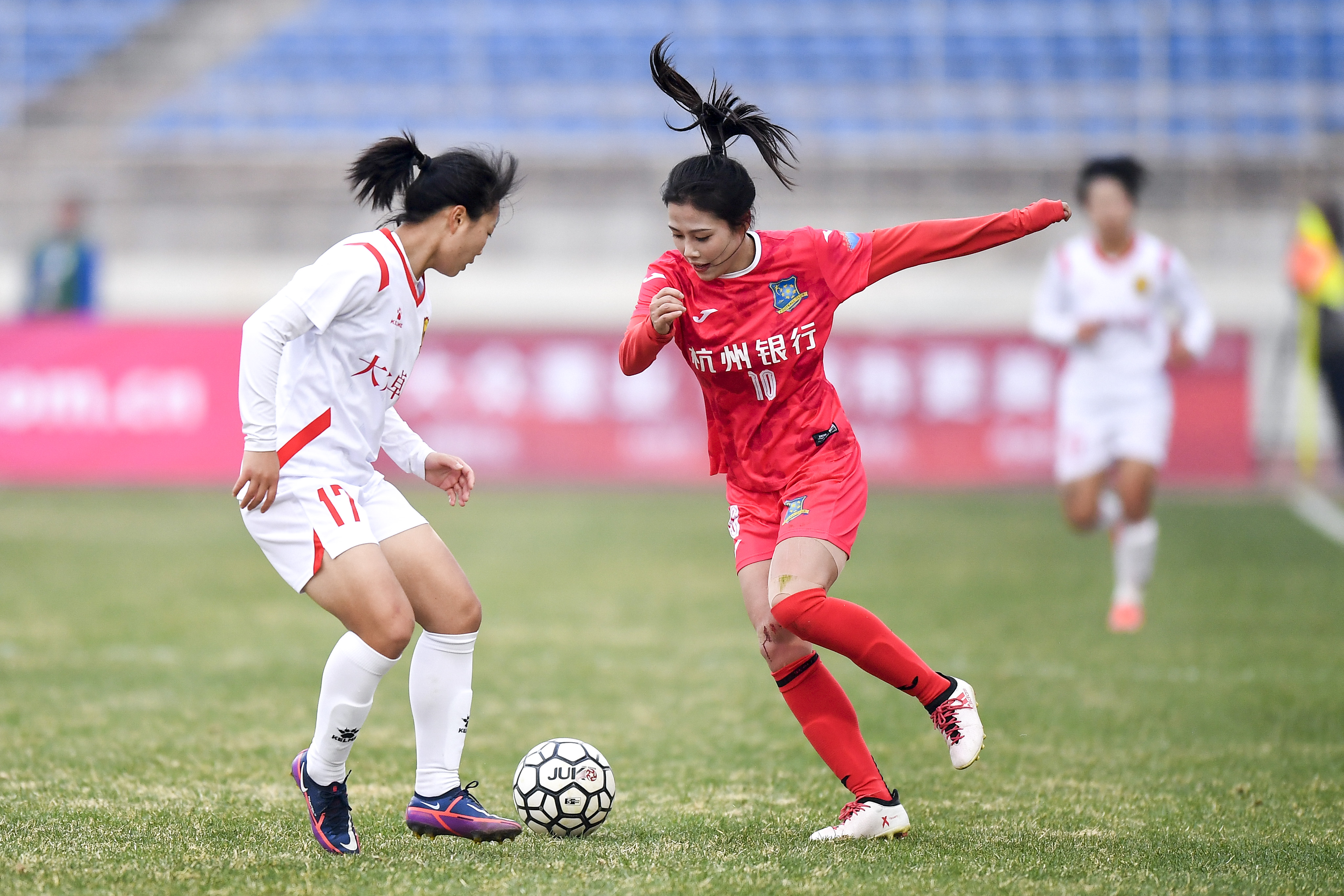 国际足球盛宴现场：女子团队精彩表现的简单介绍