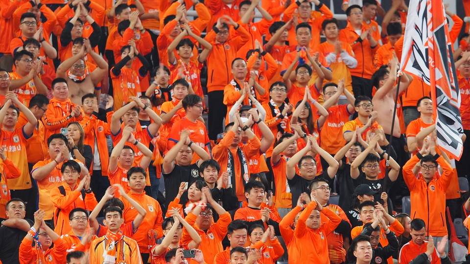 球队主场比赛风行,球迷热情高涨支持贡献现场气氛的简单介绍 球队主场比赛风行,球迷热情高涨支持贡献现场气氛的简单介绍