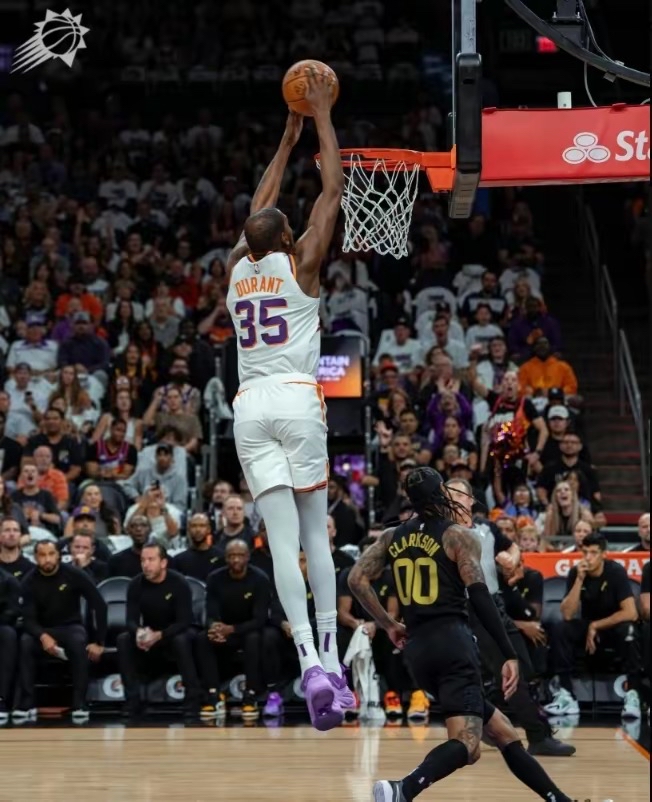 勇士队再获胜利,杜兰特拿下高分震撼全场的简单介绍 勇士队再获胜利,杜兰特拿下高分震撼全场的简单介绍