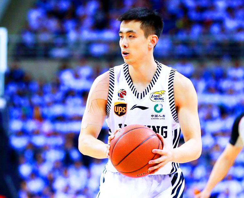 贵州男篮在比赛中夺取胜利，球员表现亮眼