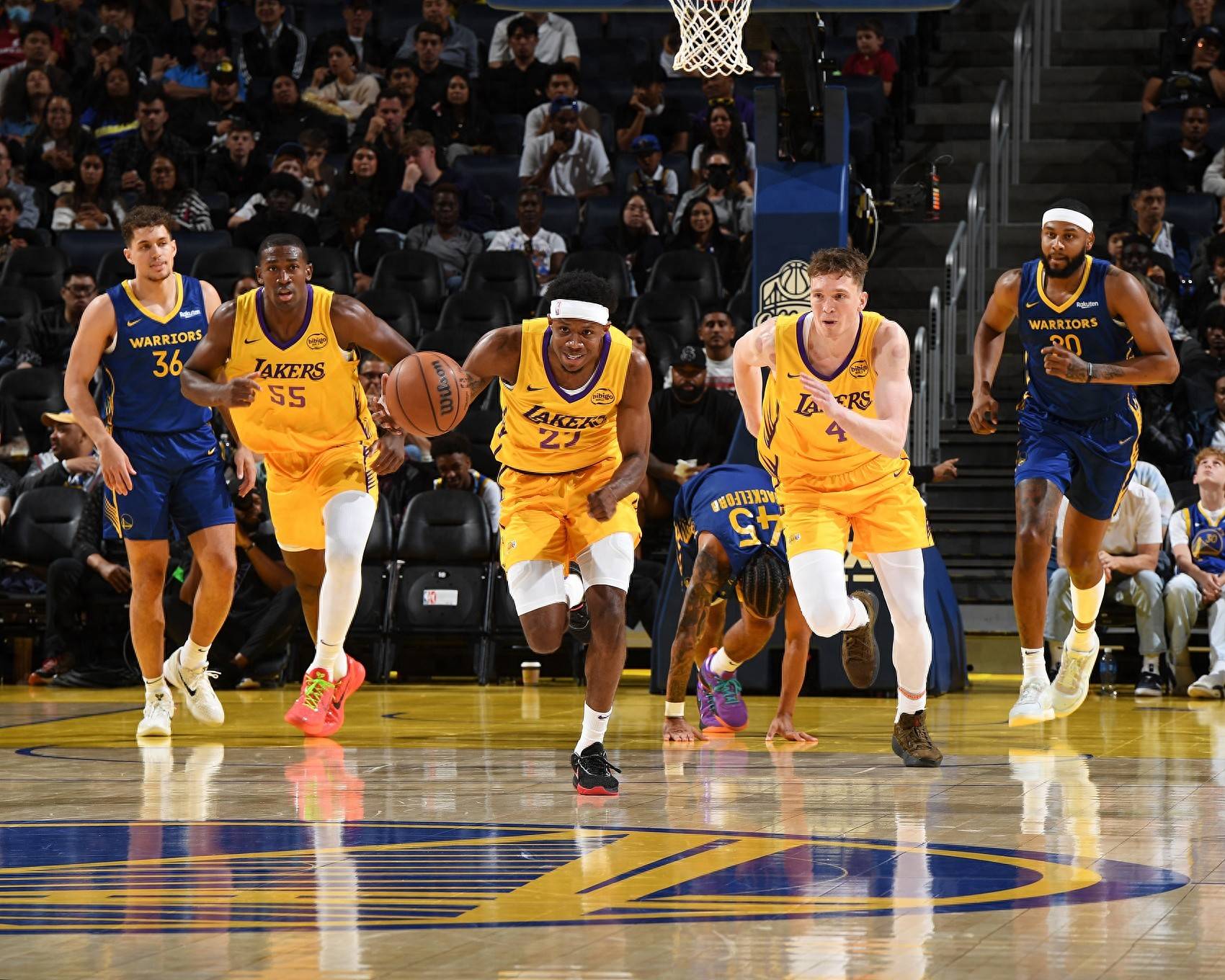 关于公牛翻盘湖人，汉密尔顿惊艳世界的信息