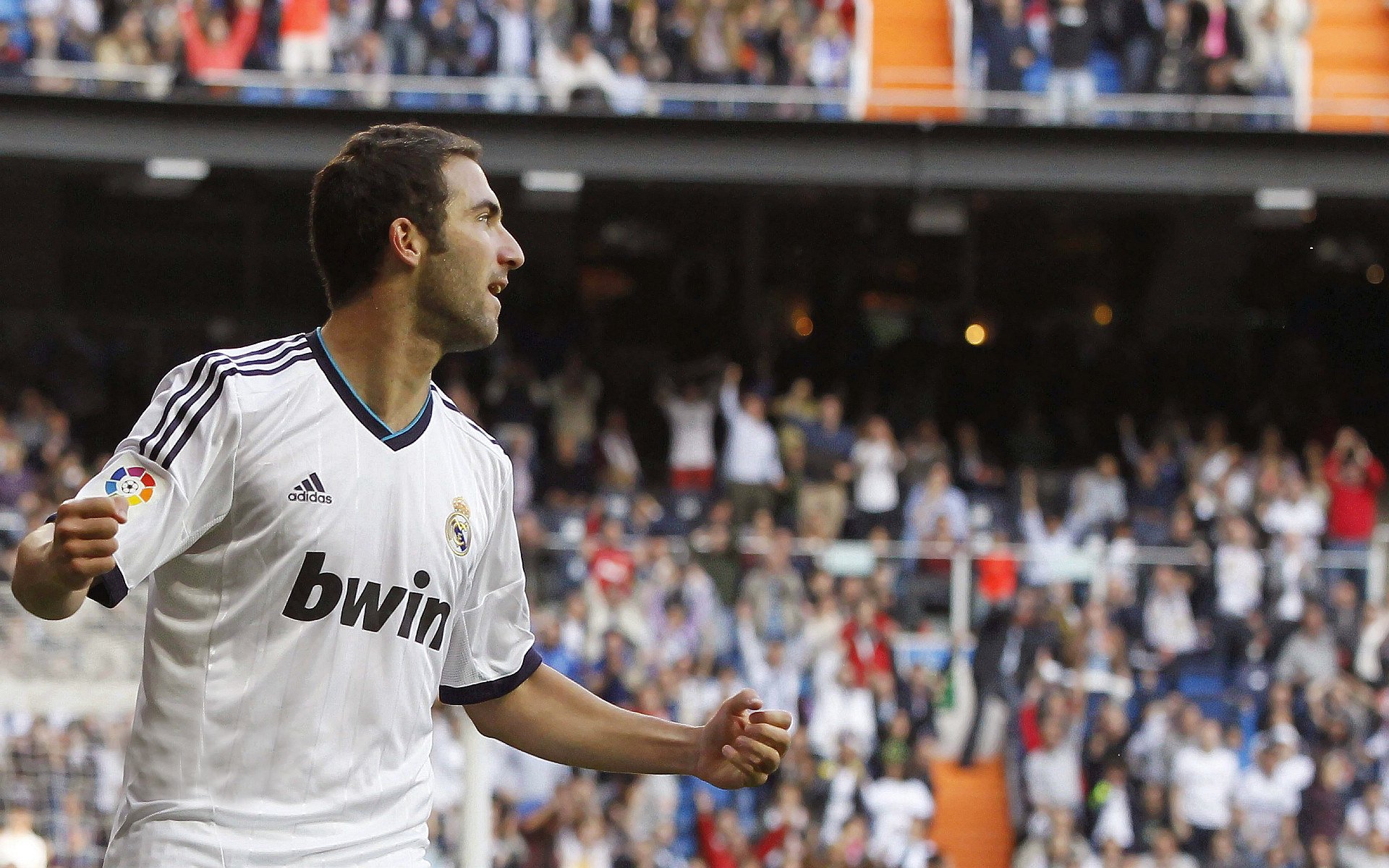 当非洲鼓点敲响F1街道,喀麦隆的体育意志与孔德的赛道统治