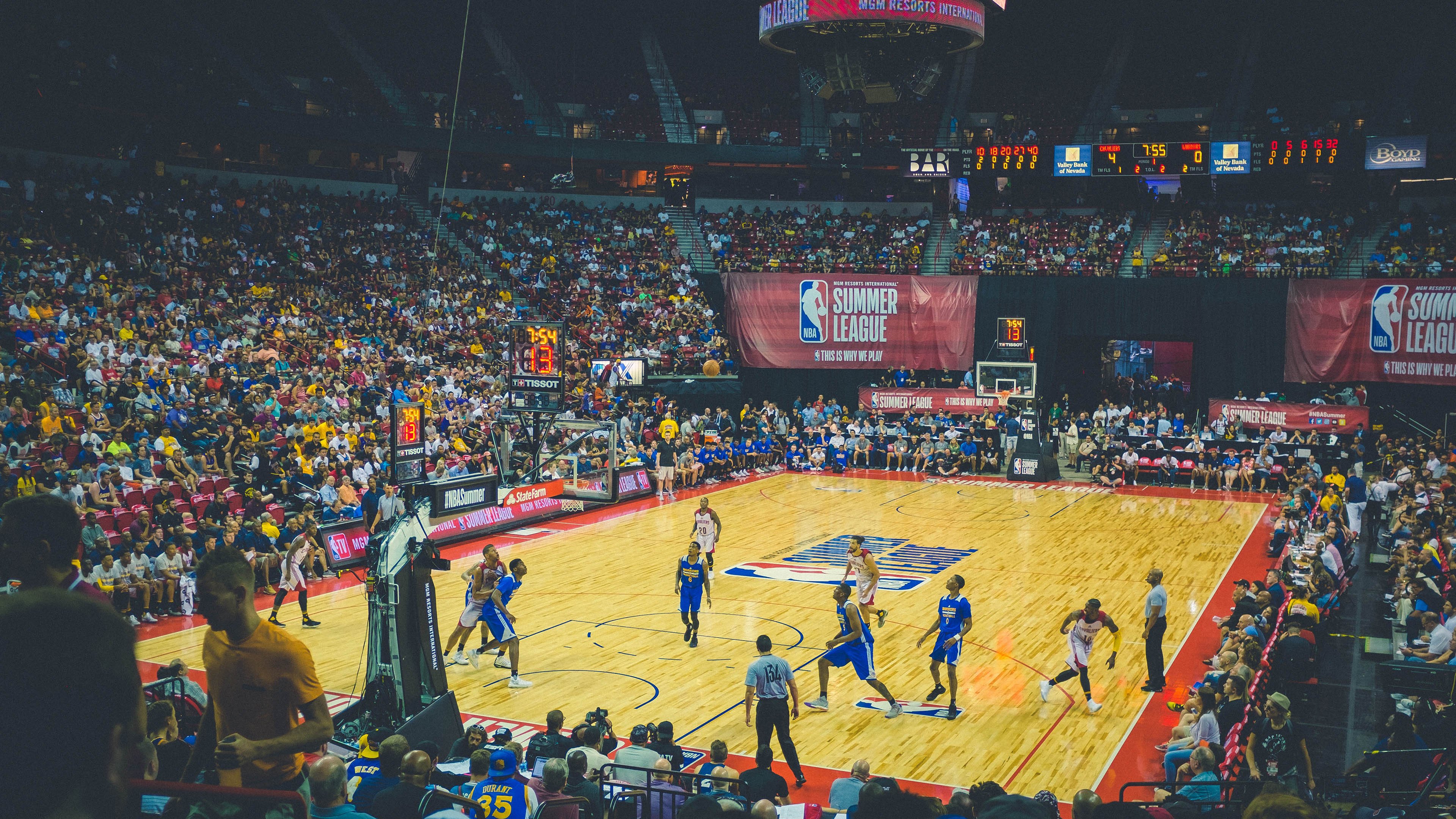 灰熊铁血防守击溃奇才，戈贝尔关键封盖锁定胜局