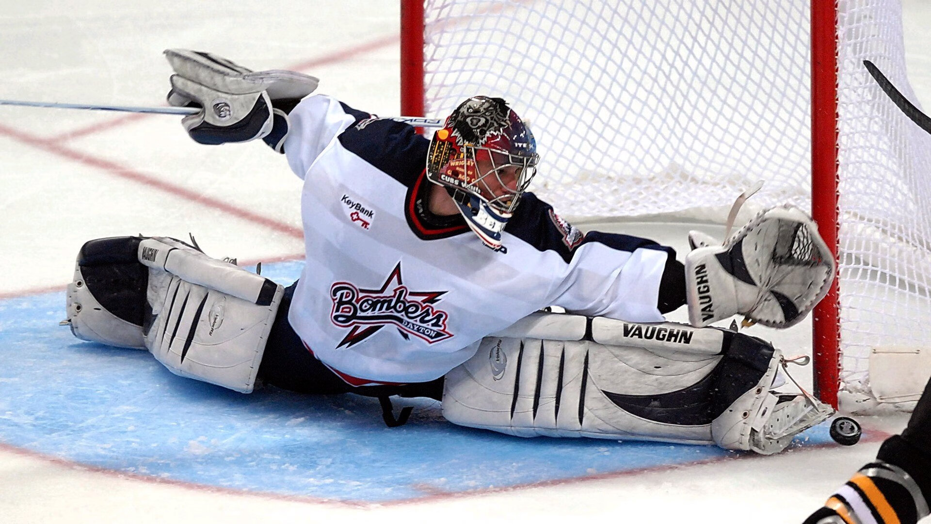 黄蜂连续得分压制广东队，利拉德成为关键先生