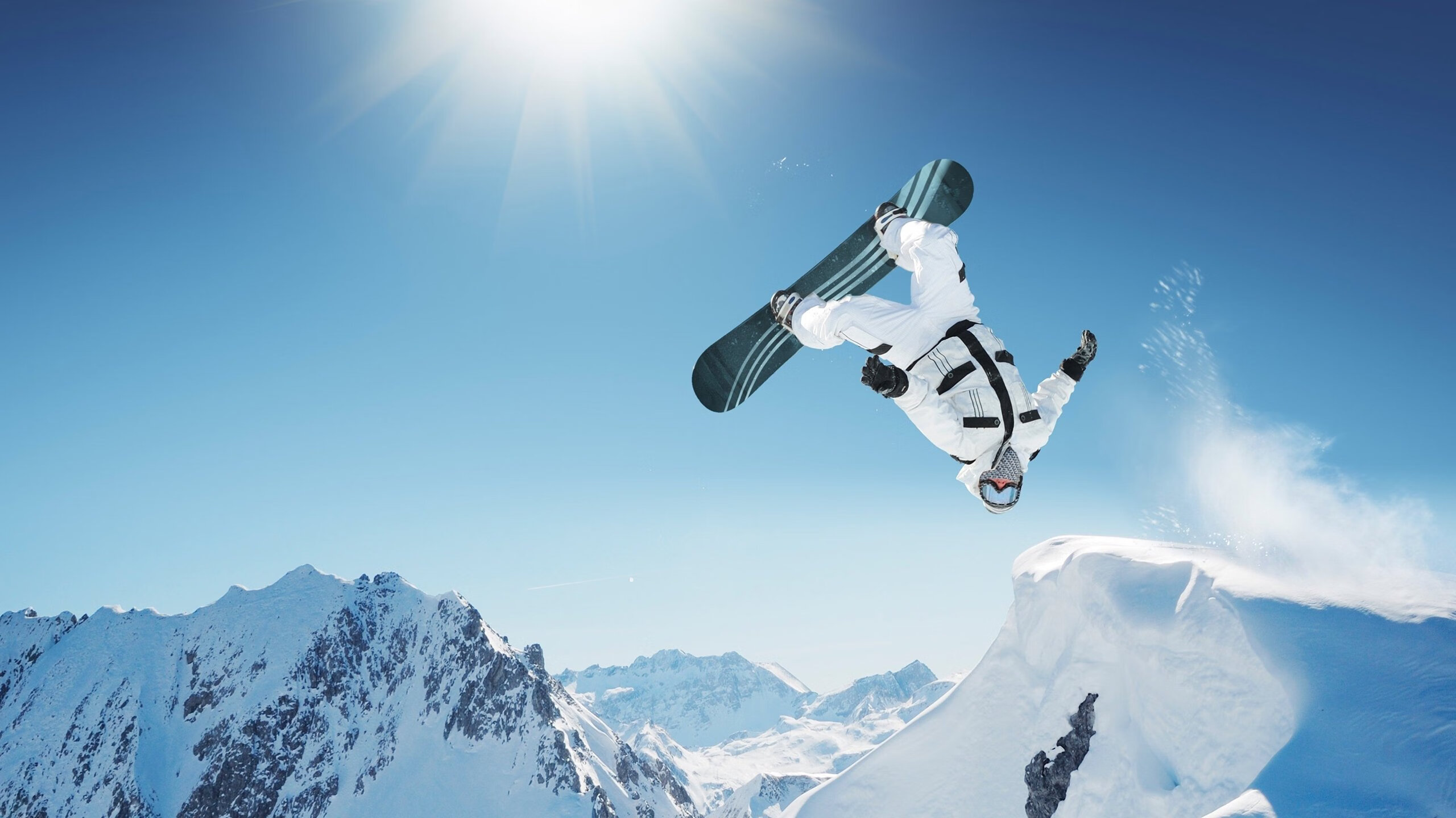 当篮球的压哨绝杀遇上F1的街道狂飙，马刺与利拉德的双重时间艺术