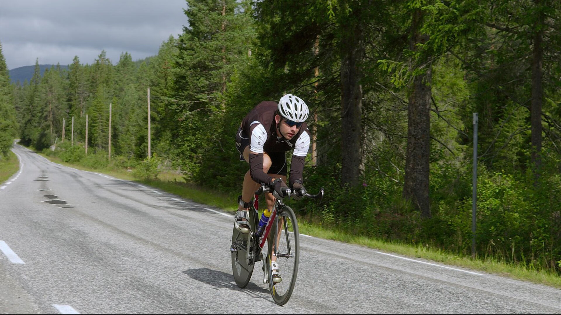 伊拉克式铁血防守压制勒沃库森，穆勒逆境展巨星价值定乾坤