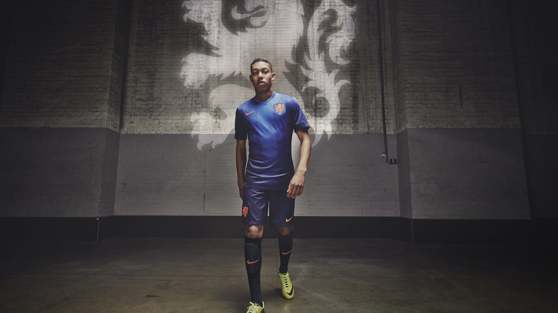 阿尔瓦雷斯独造三球导演逆转，尤文高效碾压勒沃库森显欧冠底蕴